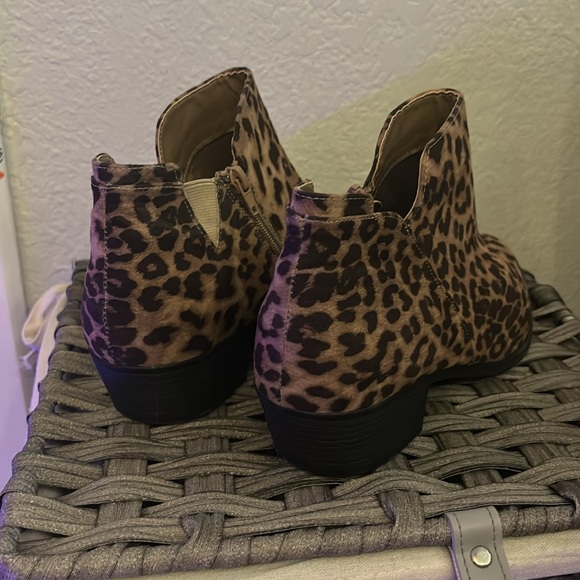 Leopard Heel Boots Women's size 10W cloudwalkers by avenue - Picture 9 of 12